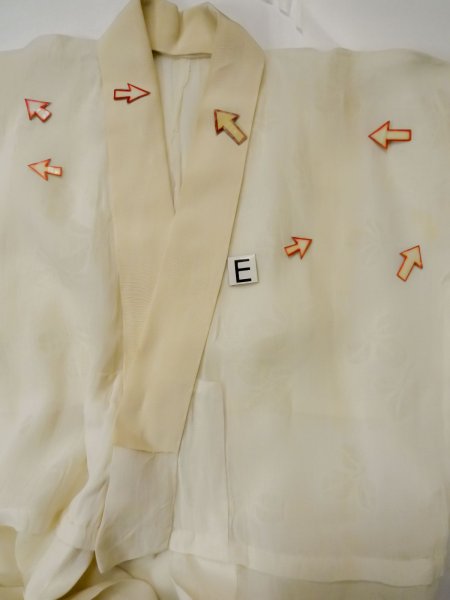 Photo18: L0406G Used Japanese women  Off White JUBAN undergarment / Linen.  There is a impression from use.  (Grade D) (18)