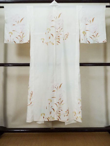 Photo2: L0413O Used Japanese women  Off White JUBAN undergarment / Silk. Flower,   (Grade C) (2)