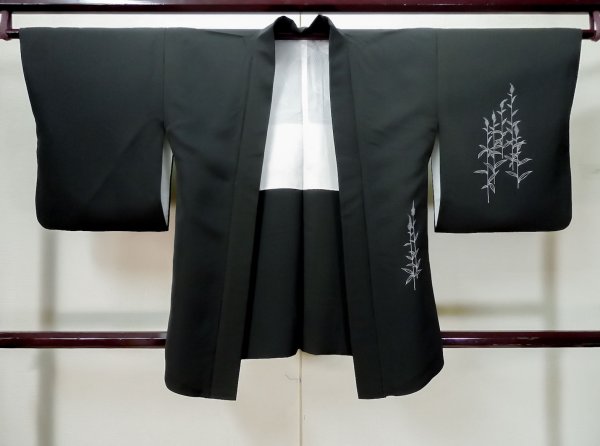 Photo1: L0420P Used Japanese women  Black HAORI short jacket / Silk. Chrysanthemum,   (Grade B) (1)