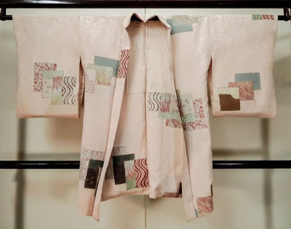 Photo1: L0421G Used Japanese womenPale Light Pink HAORI short jacket / Silk. Flower,   (Grade C) (1)