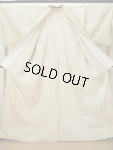 Photo3: L0511G Used Japanese women  Beige HOUMONGI formal / Unkoown. Tall grass, dragofly motif, there are several loose and rips. The material is tingling like wool and hemp to touch.  (Grade D) (3)