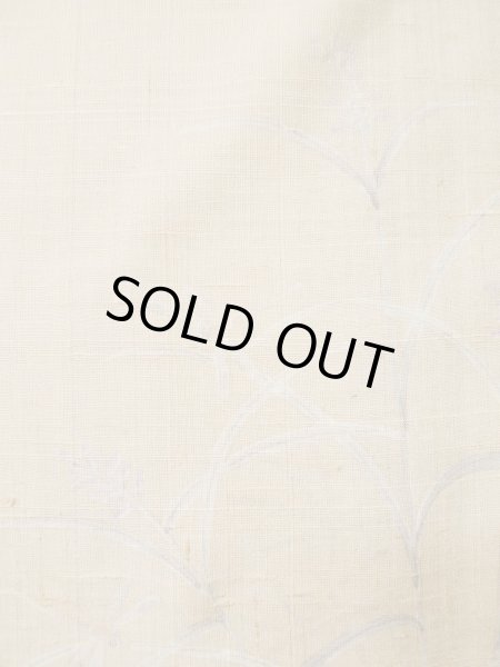 Photo9: L0511G Used Japanese women  Beige HOUMONGI formal / Unkoown. Tall grass, dragofly motif, there are several loose and rips. The material is tingling like wool and hemp to touch.  (Grade D) (9)