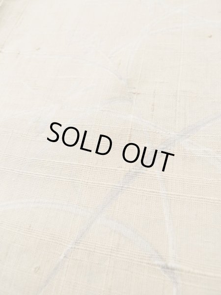 Photo11: L0511G Used Japanese women  Beige HOUMONGI formal / Unkoown. Tall grass, dragofly motif, there are several loose and rips. The material is tingling like wool and hemp to touch.  (Grade D) (11)