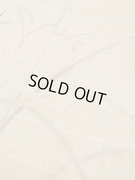 Photo12: L0511G Used Japanese women  Beige HOUMONGI formal / Unkoown. Tall grass, dragofly motif, there are several loose and rips. The material is tingling like wool and hemp to touch.  (Grade D) (12)