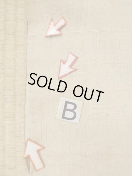 Photo18: L0511G Used Japanese women  Beige HOUMONGI formal / Unkoown. Tall grass, dragofly motif, there are several loose and rips. The material is tingling like wool and hemp to touch.  (Grade D) (18)