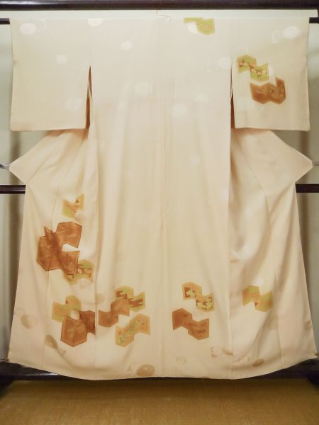 Photo1: L0511R Used Japanese womenPale Reddish Orange HOUMONGI formal / Silk. Chrysanthemum, The folding screen motifs. There are some stains.  (Grade D) (1)