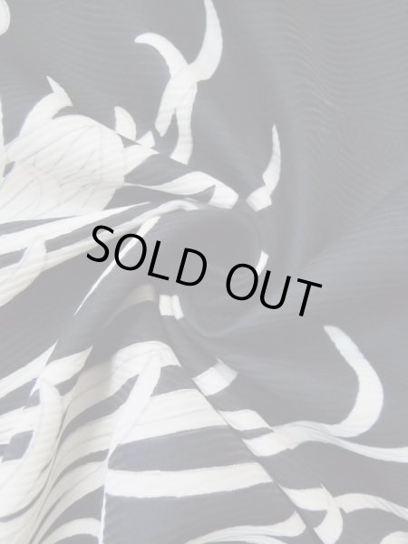 Photo14: L0519O Used Japanese women  Black HOUMONGI formal / Synthetic. Chrysanthemum There are stains all over.  (Grade D) (14)