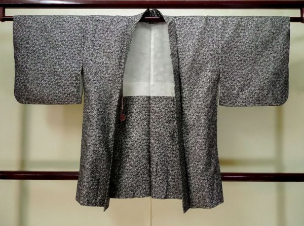 Photo1: Mint L0616E Used Japanese women  Black HAORI short jacket / Synthetic. Camellia   (Grade A) (1)