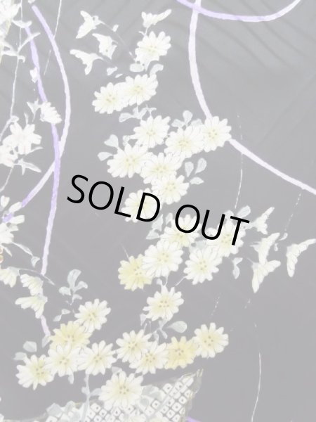 Photo9: L0727F Used Japanese women  Black FURISODE long-sleeved / Silk. Flower, Iris, Folding fan pattern  (Grade B) (9)