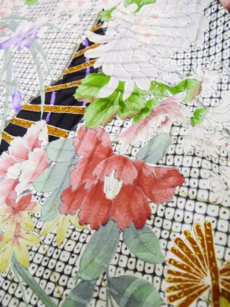 Photo11: L0727F Used Japanese women  Black FURISODE long-sleeved / Silk. Flower, Iris, Folding fan pattern  (Grade B) (11)