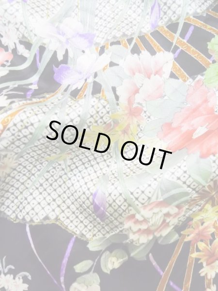 Photo16: L0727F Used Japanese women  Black FURISODE long-sleeved / Silk. Flower, Iris, Folding fan pattern  (Grade B) (16)