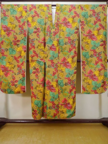 Photo3: L0727G Used Japanese women Pale Beige FURISODE long-sleeved / Synthetic. Leaf   (Grade B) (3)