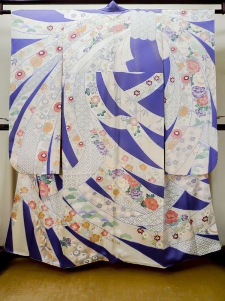 Photo1: L0727K Used Japanese womenPale Light Pink FURISODE long-sleeved / Silk. Bundle of Ribbons, Bundle of Ribbons, Diamond-shaped flowers, Crossed circles patterns  (Grade C) (1)