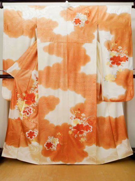 Photo2: L0727O Used Japanese women  Off White FURISODE long-sleeved / Silk. Flower,   (Grade C) (2)