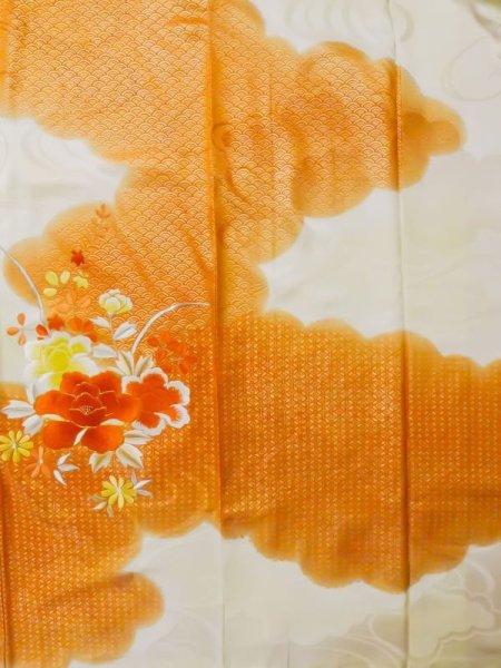 Photo7: L0727O Used Japanese women  Off White FURISODE long-sleeved / Silk. Flower,   (Grade C) (7)
