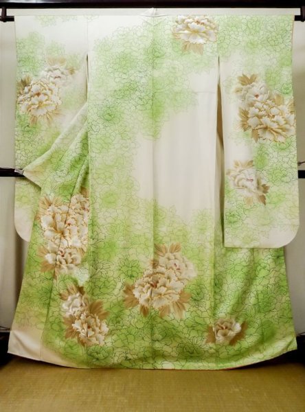 Photo2: L0728C Used Japanese women Light Yellowish Green FURISODE long-sleeved / Silk. Peony   (Grade B) (2)