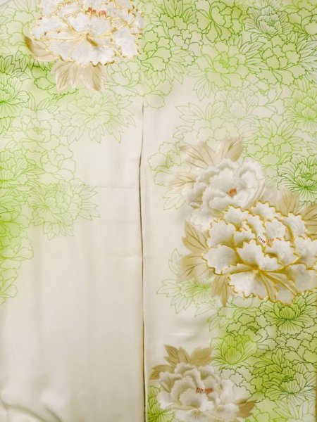 Photo5: L0728C Used Japanese women Light Yellowish Green FURISODE long-sleeved / Silk. Peony   (Grade B) (5)