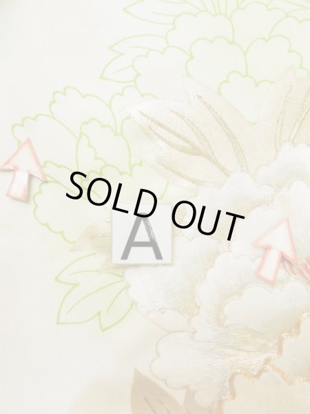 Photo20: L0728C Used Japanese women Light Yellowish Green FURISODE long-sleeved / Silk. Peony   (Grade B) (20)