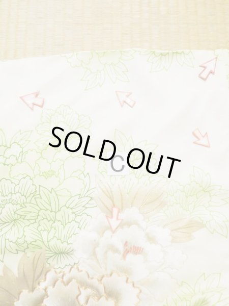 Photo22: L0728C Used Japanese women Light Yellowish Green FURISODE long-sleeved / Silk. Peony   (Grade B) (22)