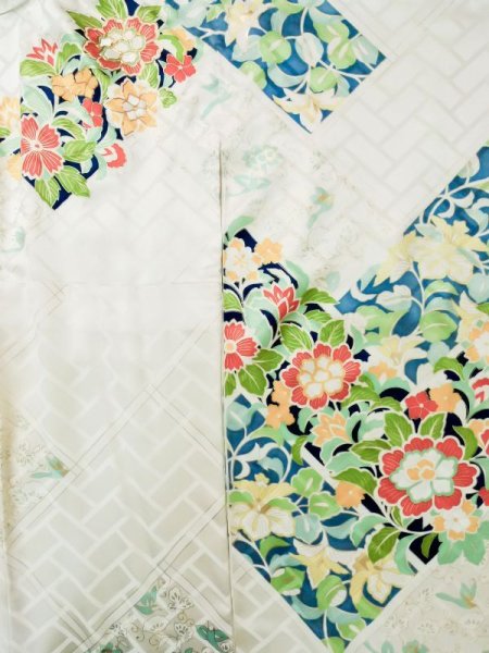 Photo5: L0728E Used Japanese women  Off White FURISODE long-sleeved / Silk. Flower,   (Grade C) (5)