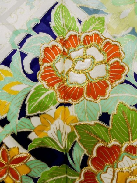 Photo10: L0728E Used Japanese women  Off White FURISODE long-sleeved / Silk. Flower,   (Grade C) (10)