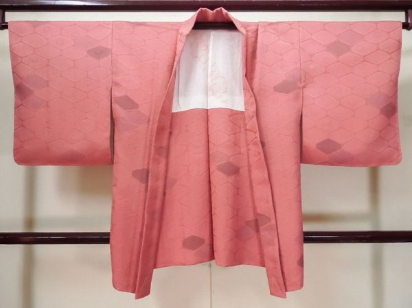 Photo1: Mint L0803H Used Japanese womenPale Grayish Pink HAORI short jacket / Silk. Geometrical pattern,   (Grade A+) (1)