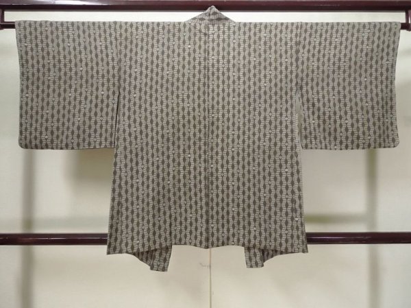 Photo2: L0907L Used Japanese womenPale Grayish Brown HAORI short jacket / Silk. Flower,   (Grade C) (2)