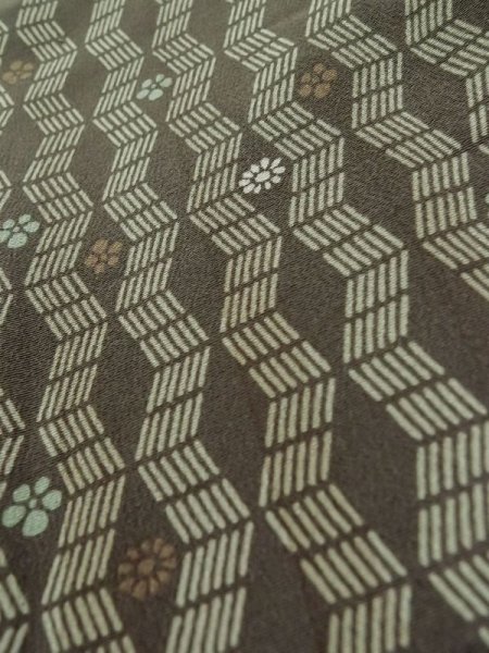 Photo9: L0907L Used Japanese womenPale Grayish Brown HAORI short jacket / Silk. Flower,   (Grade C) (9)