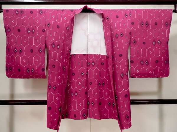 Photo1: L0908C Used Japanese women  Red HAORI short jacket / Silk. Tortoise-shell pattern(Hexagonal pattern),   (Grade B) (1)