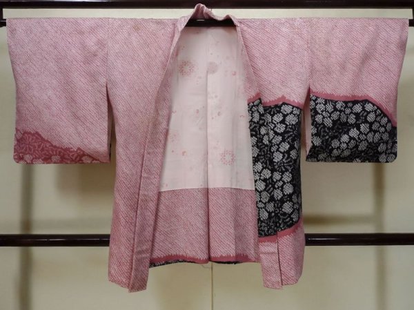 Photo1: L0914W Used Japanese women  Black HAORI short jacket / Silk. Abstract pattern   (Grade C) (1)