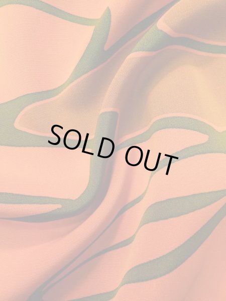 Photo11: Mint L0921R Used Japanese women Pale Orange HAORI short jacket / Silk. Abstract pattern   (Grade A+) (11)