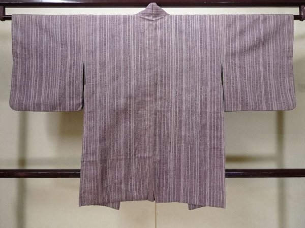 Photo2: Mint L0921Y Used Japanese womenPale Brownish Purple HAORI short jacket / Silk. Abstract pattern   (Grade B) (2)