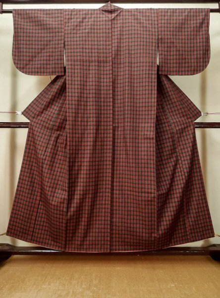 Photo1: L1019P Used Japanese women  Red TSUMUGI pongee / Silk. Plaid Checks   (Grade B) (1)