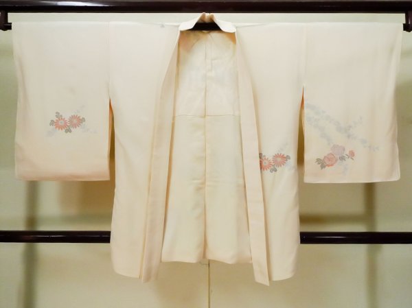 Photo1: L1026A Used Japanese women Light Ivory HAORI short jacket / Silk. Flower, Chinese clematis pattern  (Grade C) (1)