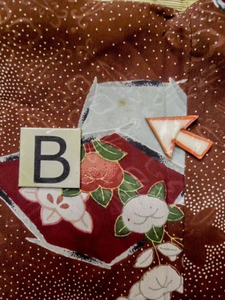 Photo16: L1026Z Used Japanese women Pale Brown HAORI short jacket / Silk. Flower,   (Grade D) (16)