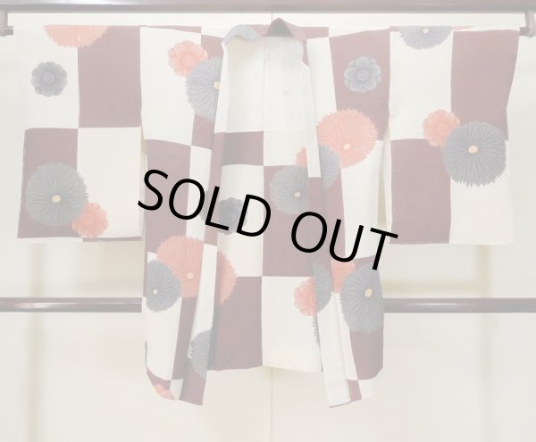 Photo1: L1027A Used Japanese women  White HAORI short jacket / Silk. Chrysanthemum, Checkered pattern  (Grade C) (1)