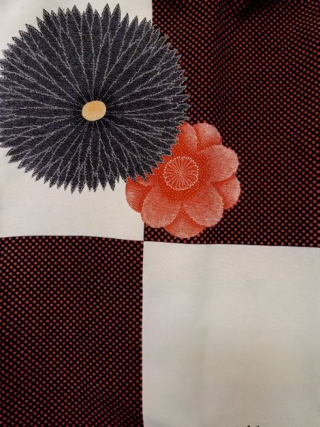 Photo3: L1027A Used Japanese women  White HAORI short jacket / Silk. Chrysanthemum, Checkered pattern  (Grade C) (3)