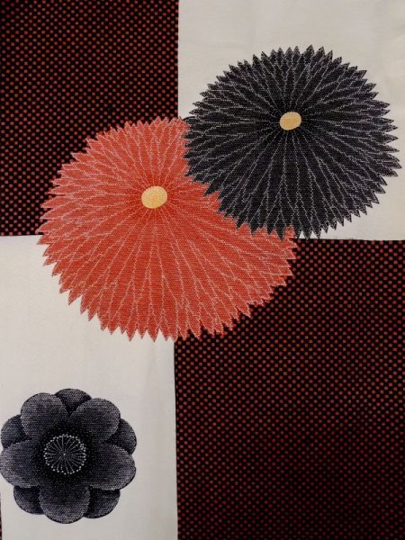 Photo4: L1027A Used Japanese women  White HAORI short jacket / Silk. Chrysanthemum, Checkered pattern  (Grade C) (4)