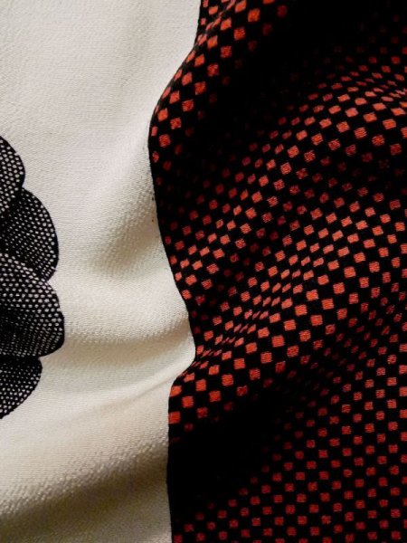 Photo11: L1027A Used Japanese women  White HAORI short jacket / Silk. Chrysanthemum, Checkered pattern  (Grade C) (11)