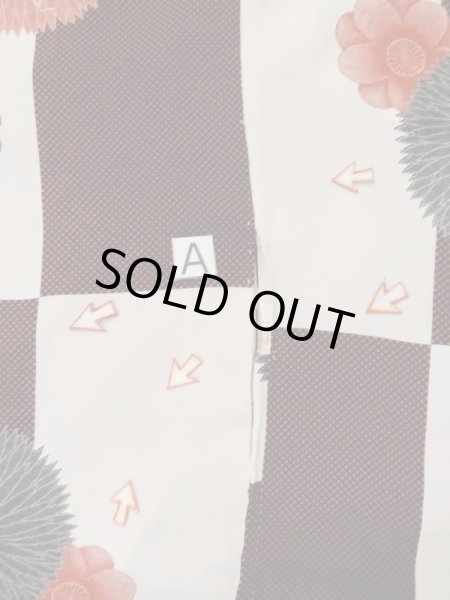 Photo14: L1027A Used Japanese women  White HAORI short jacket / Silk. Chrysanthemum, Checkered pattern  (Grade C) (14)
