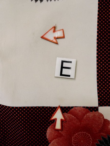 Photo18: L1027A Used Japanese women  White HAORI short jacket / Silk. Chrysanthemum, Checkered pattern  (Grade C) (18)