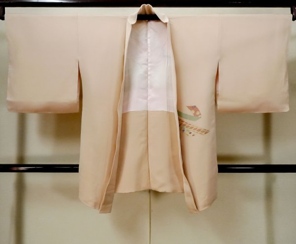 Photo1: L1027D Used Japanese womenPale Light Pink HAORI short jacket / Silk. Chrysanthemum, bundle of ribbons pattern  (Grade C) (1)