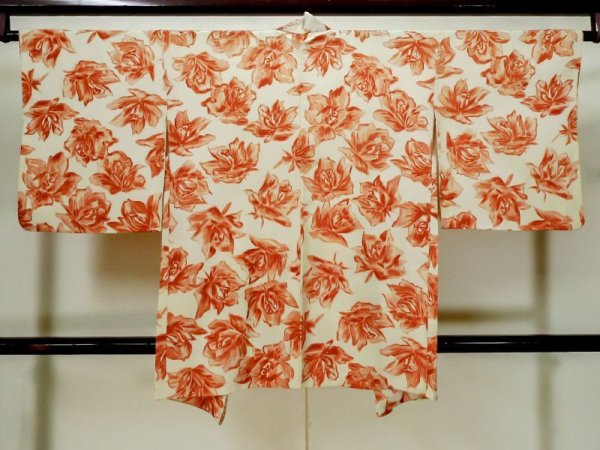 Photo2: L1104J Used Japanese women  Ivory HAORI short jacket / Silk. Rose   (Grade C) (2)
