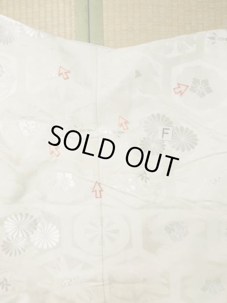 Photo22: L1124B Used Japanese women  Off White UCHIKAKE Wedding / Silk. Chrysanthemum,   (Grade D) (22)