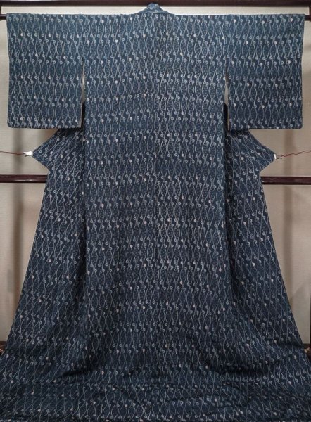 Photo1: L1124M Used Japanese women Pale Blue KOMON dyed / Silk. Flower, This kimono is called "Ohikizuri" and was tailored to be worn with the hem dragging.  (Grade B) (1)