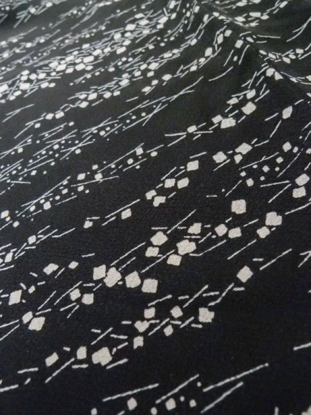 Photo8: L1201R Used Japanese women  Black KOMON dyed / Silk. Abstract pattern   (Grade D) (8)