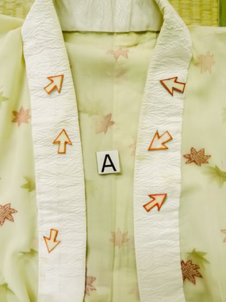 Photo14: M0110G Used Japanese women Greenish Ivory JUBAN undergarment / Mousseline. MOMIJI maple leaf   (Grade D) (14)