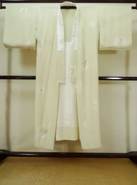 Photo1: Mint M0110Y Used Japanese womenPale Light Yellowish Green JUBAN undergarment / Silk. Flower,   (Grade A) (1)