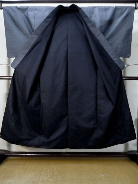 Photo2: M0301T Used Japanese menPale Dark Blue Men's Kimono / Silk. Abstract pattern,   (Grade B) (2)