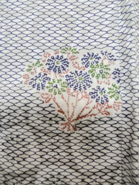 Photo7: M0307D Used Japanese women  White KOMON dyed / Silk. Chrysanthemum,   (Grade C) (7)